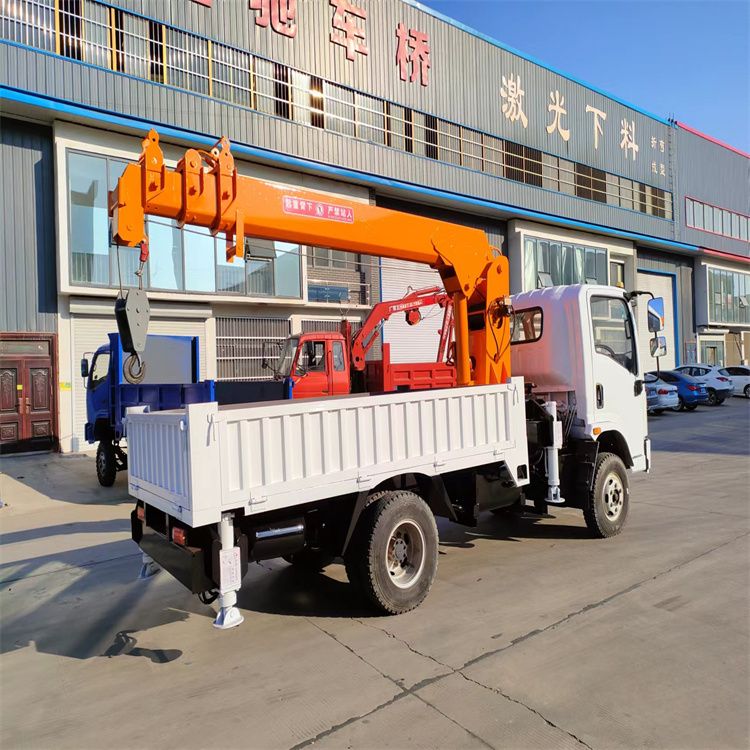 巴音郭楞蒙古自治州三轮随车吊定制 农用改装机自备吊中瑞长期出售